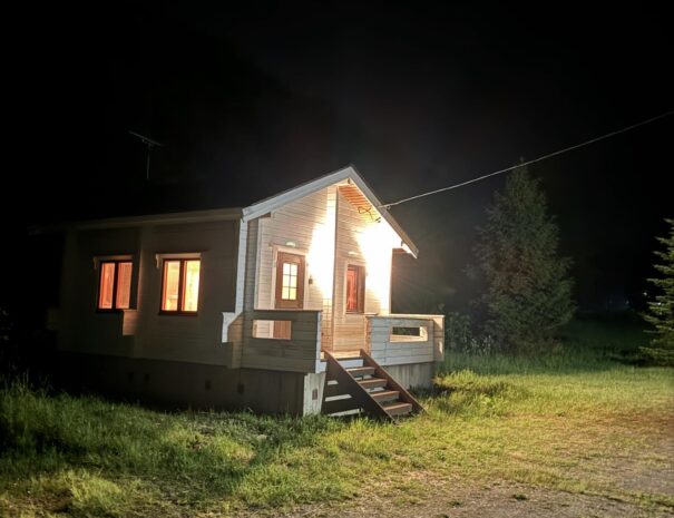 Haku rental cottage pippu at night